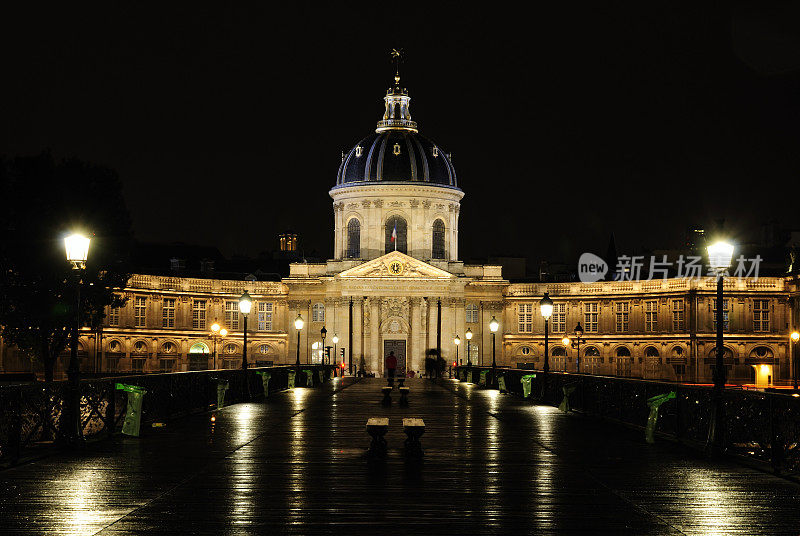 Pont Des Arts，巴黎在晚上